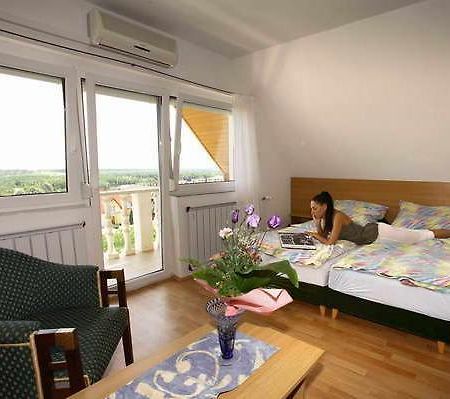 Gelencser Pension Heviz Bagian luar foto
